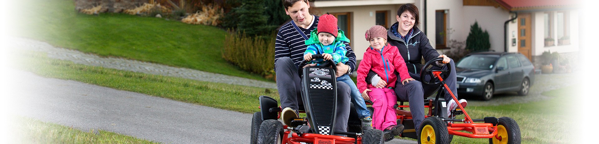 Rychlé káry
Přes den na nich řádí děti, ráno jezdí rodiče pro rohlíky